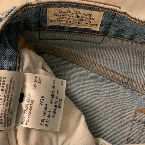 Levi’s 501 mid thigh distressed shorts | Light wash | Button fly | Size 26 - Picture 4 of 4